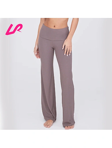 Our best flare yoga pants combines functionality and style. Made from high-quality materials and designed for a range of activities, it's perfect for your next workout. Shop now!